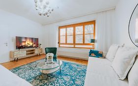 Haus Mit Donaublick, Terrasse Und Garten